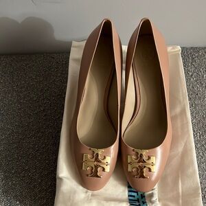 Authentic brand new in box Tory Burch blush pink pumps size 7.5